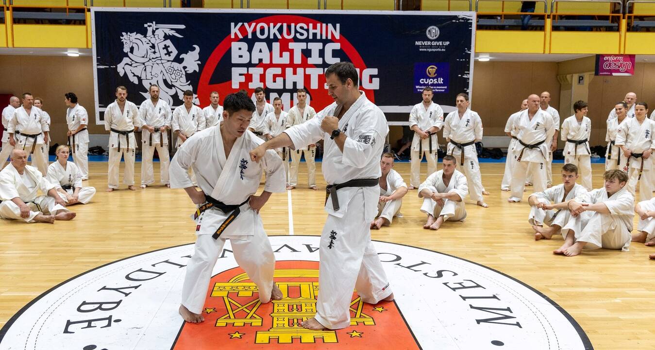 Misija: Y. Shimamoto Tokijuje yra įkūręs kovos menų akademiją vaikams.