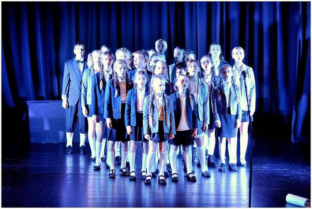 Dabar Klaipėdos vaikų operos studijos ugdytiniai pasiekė tokį lygį, kad galės pasirodyti teatro scenoje kaip pagrindiniai pastatymo herojai.
