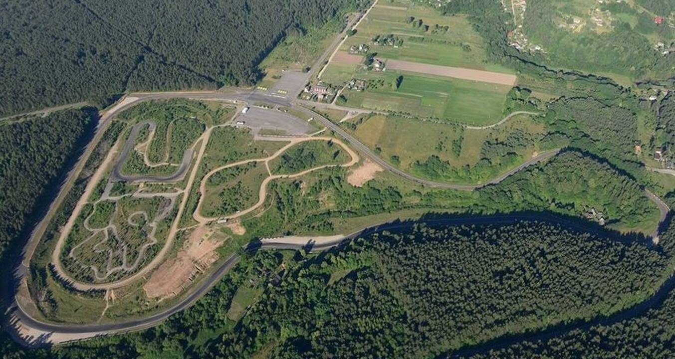  LTSFA ir LMF prezidento K. Ramoškos teigimu, už kritiką dėl saugumo stokos „Nemuno žiede“ jis sulaukė trasą valdančių organizacijų pareigūnų priešiškumo.