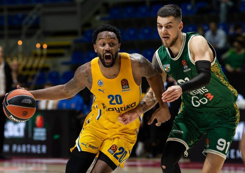 Statistika: žalgirietis S. Francisco (kairėje) surinko 23 naudingumo balus, „Maccabi“ legionierius R. Jokubaitis – 22.