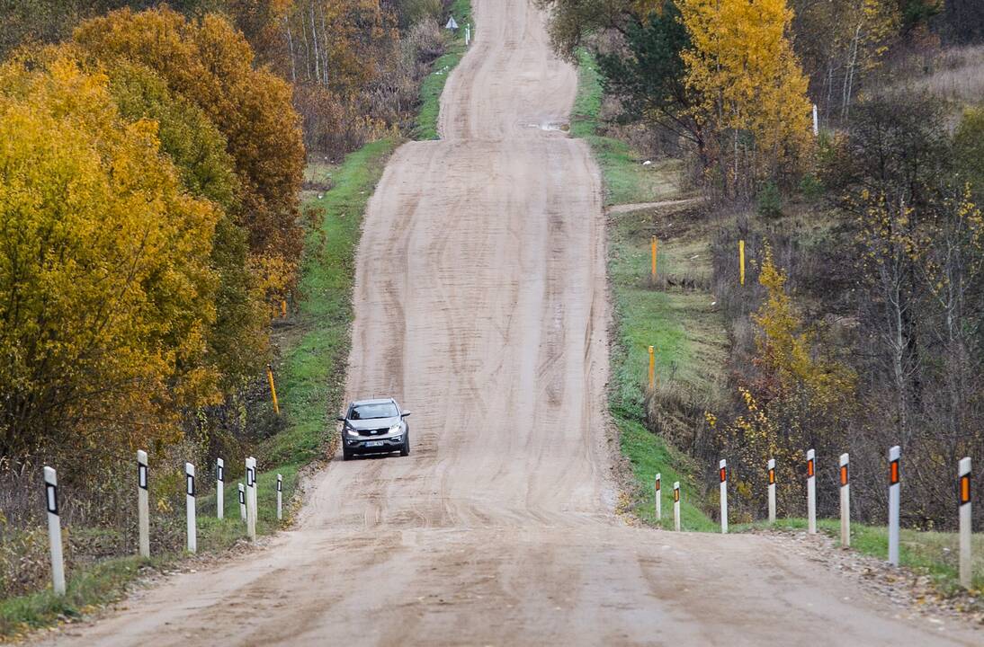 Galimybės: šalies Vyriausybei skyrus papildomus 20 mln. eurų, galėtų būti išasfaltuota 40 km žvyrkelio atkarpų.