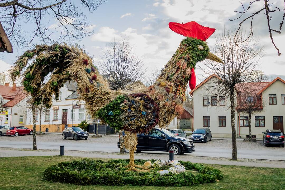 Akcentas: gaidys Švėkšnoje esančiame Knygnešių skverelyje praeivius džiugins iki pat Atvelykio.