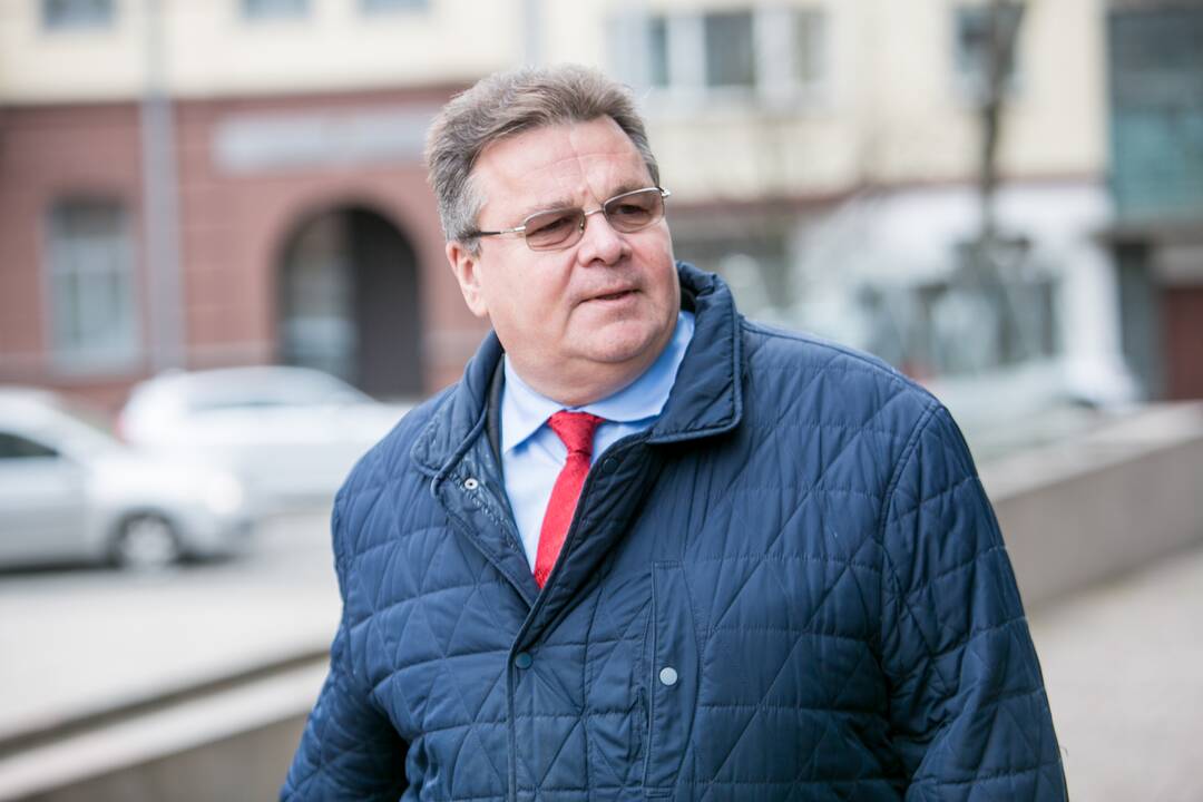 Pozicija: D. Trumpas kalbėjo, kad bus labai kietai imamasi spręsti stabilios tvarios taikos klausimus. Tačiau, dar neprasidėjus realiam procesui, pagrindiniai koziriai jau atiduoti Rusijai.