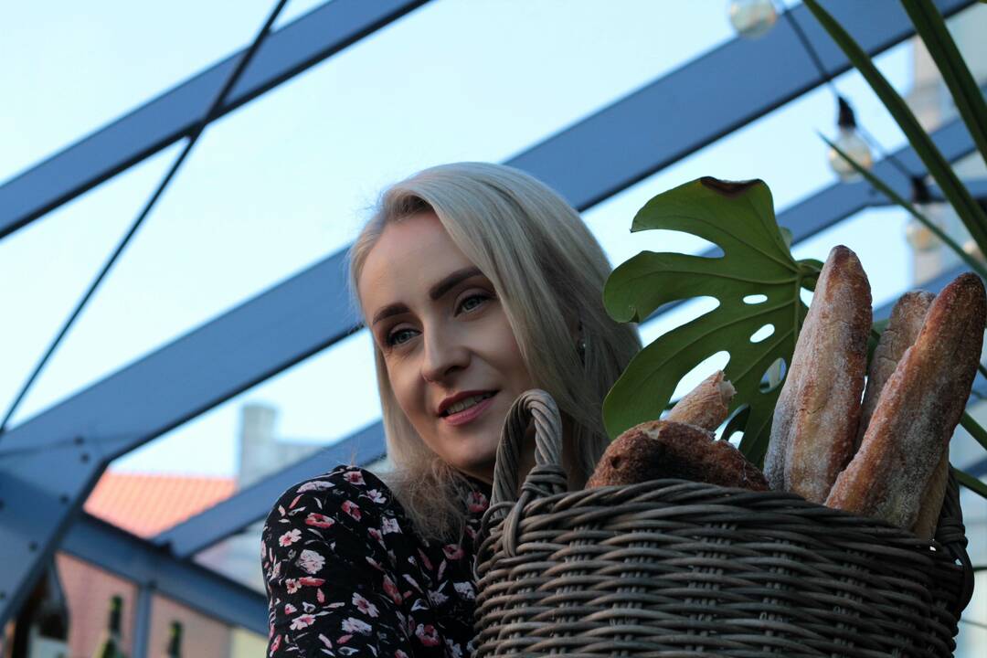 Būtinybė: spinduliuojanti vidinę ramybę ir harmoniją L. Geraščenko tai skleidžia ir savo kūryboje – jai svarbu pasiekti žmonių širdis ir suteikti jiems daugiau šviesos.