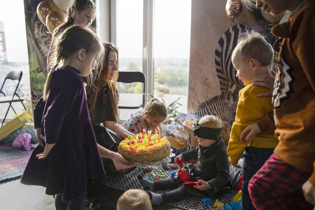 Savarankiškai: kupolinį namą pasistačiusi menininkė Ž. Aleknaitė daug ką darė pati – padėjo inžinerinis išsilavinimas. 