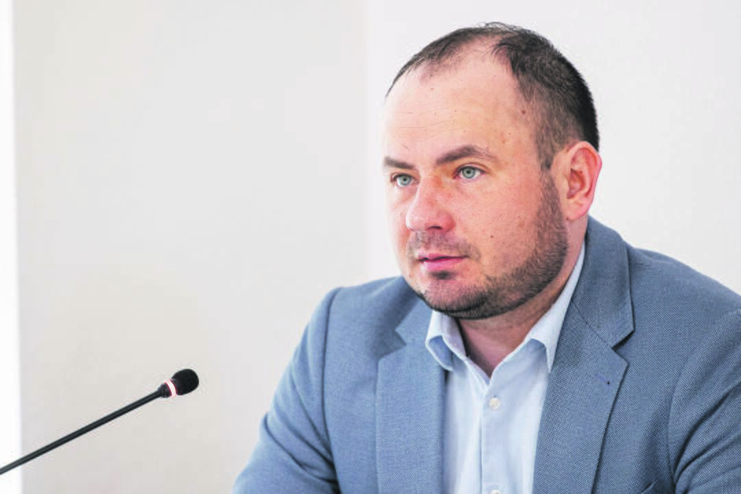 Praktika: V. Kuliešienė sako, kad obelis apsaugoti nuo gamtos stichijų sudėtingiau nei braškes.