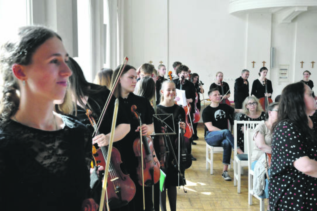 Įspūdžiai: J. Naujalio kamerinės muzikos kursų ir baigiamojo koncerto Kauno Arkivyskupijos konferencijų salėje akimirkos.