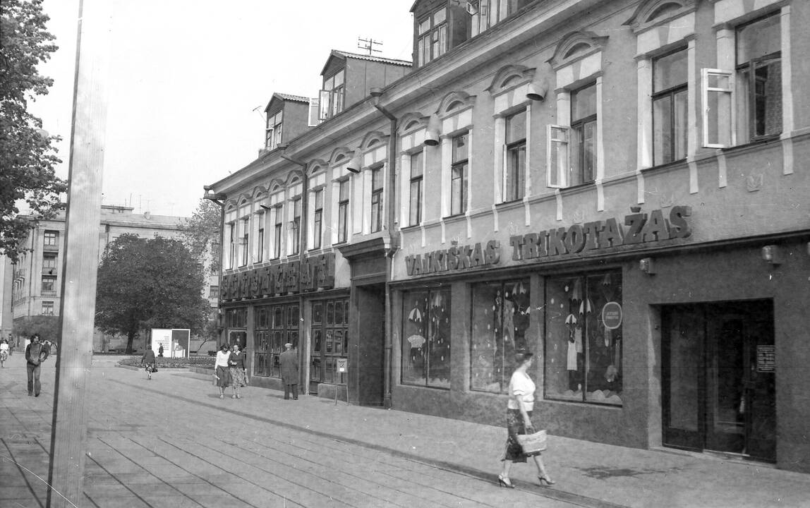 Įamžinta: O. Vitakauskytės knygyno atviruke – J. H. Osovskio knygynas XX a. 2-ajame dešimtmetyje. Muzikos instrumentų ir dviračių parduotuvė.