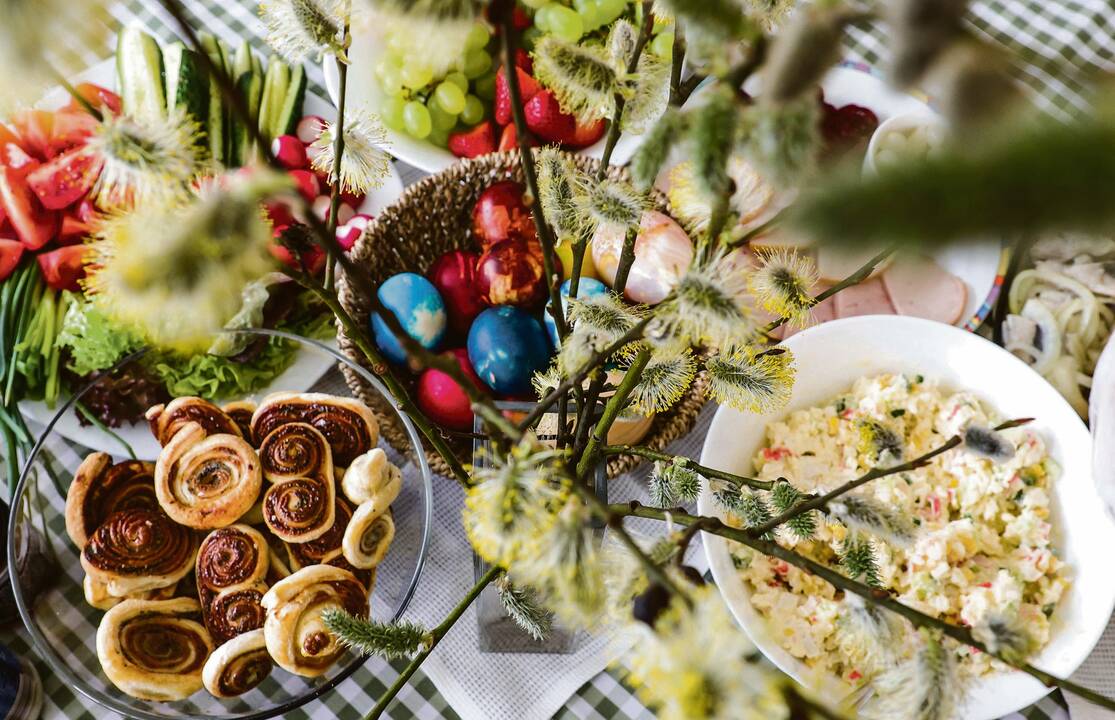 Tradicijos: Prancūzijoje ar Italijoje įprasta šventinių vakarienių susitikti viešojo maitinimo įstaigose, o lietuviai įpratę švęsti namuose, tad ir jų išlaidų struktūroje maistui tenka reikšmingesnės sumos.