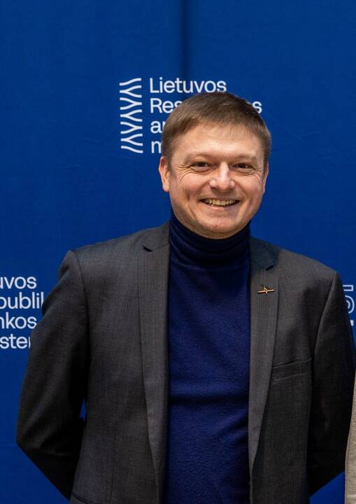 Permainos: vis dažniau juodus iš kaminų besiverčiančius dūmus ima keisti šviesūs lengvi dūmeliai.