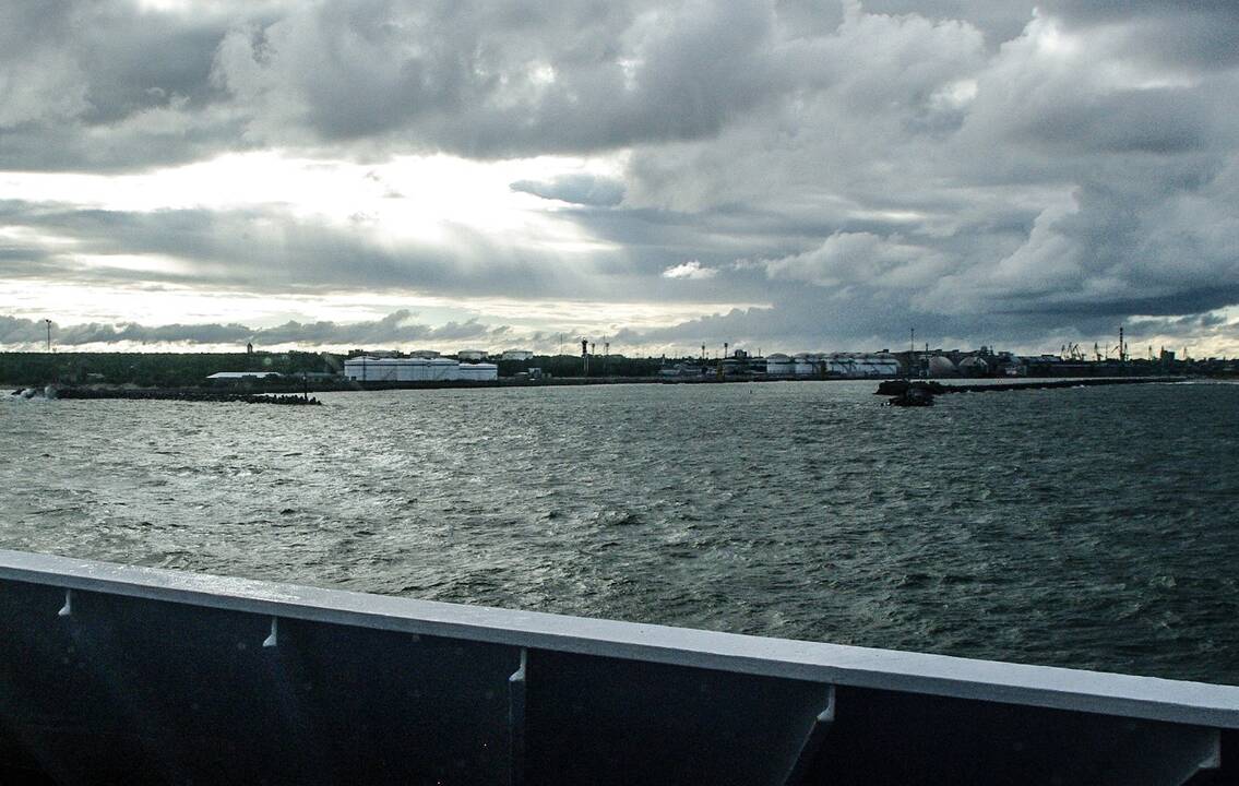 Realybė: iš jūros į uostą per vartus plaukiantiems laivams svarbūs ne tik orai, bet ir srovės, bangų aukštis ir kiti hidrometeorologiniai parametrai.
