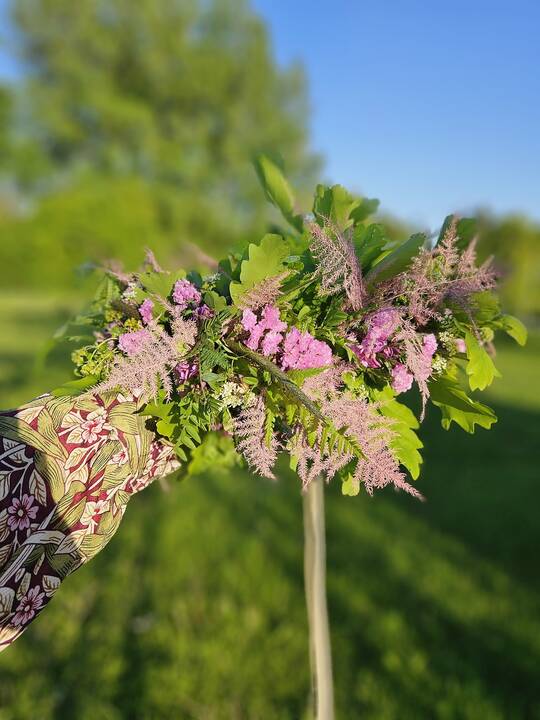 Svarbiausias: Joninių vainikas – neatsiejama vasaros saulėgrįžos šventės dalis, suteikianti jai ypatingą dvasią ir simboliką. 