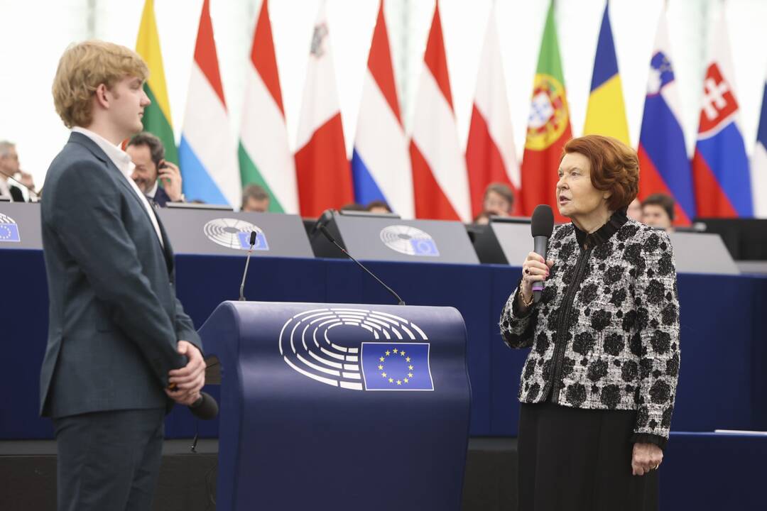 Būtina: „ES – politinė sąjunga, tai reiškia, kad kiekviena šalis turi rūpintis savo interesais, budriai juos ginti, ieškoti sąjungininkų, padaryti taip, kad mūsų balsas būtų išgirstas“, – pabrėžia V. Vykė-Freiberga.
