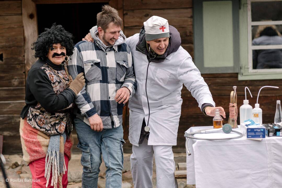 Tradicinė: Užgavėnių šventė Rumšiškėse kasmet privilioja didžiausią būrį kaukėtų, ir ne tik, dalyvių.