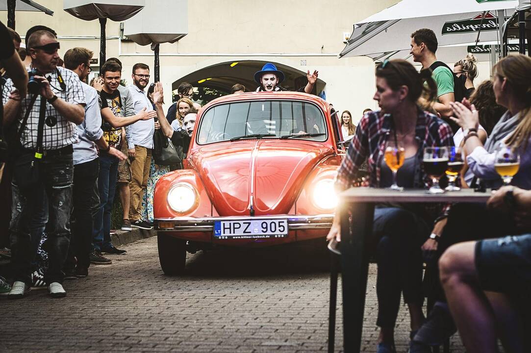 Dainuojančių mimų albumo pristatymas