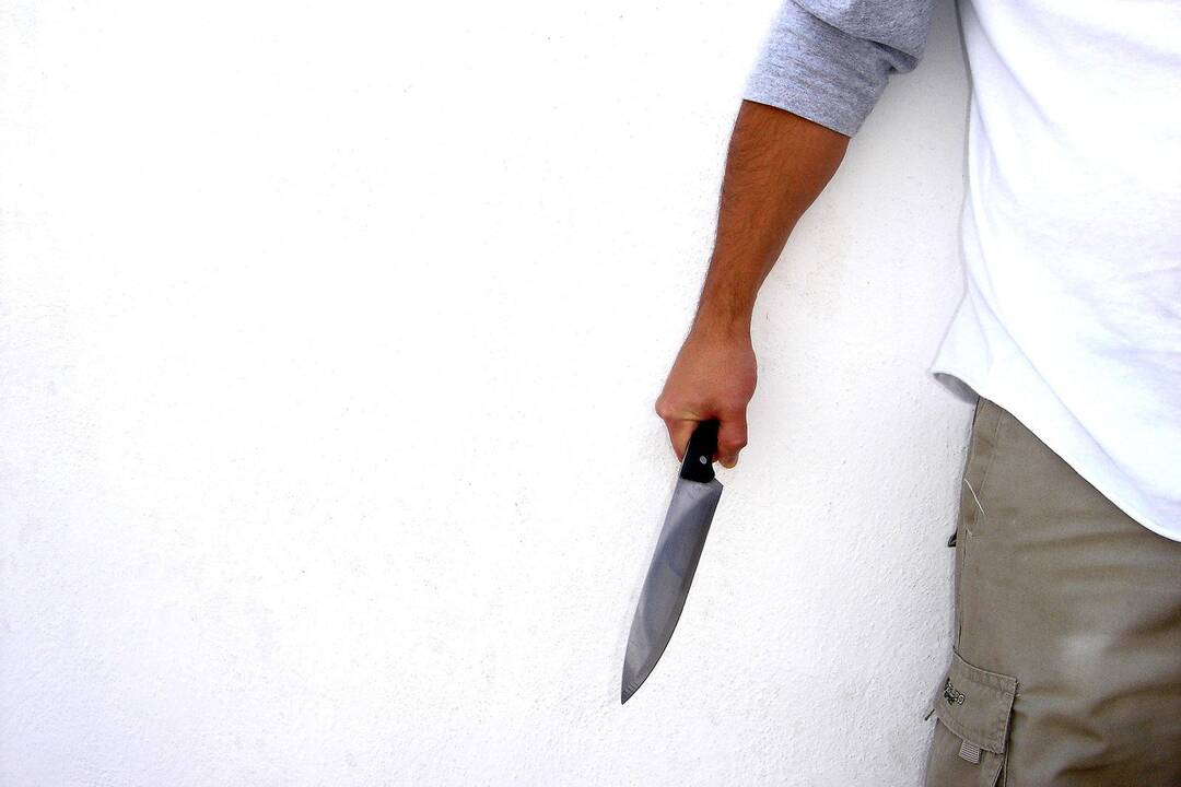 Telšiuose neblaivus kariškis grasino nužudyti tėvą