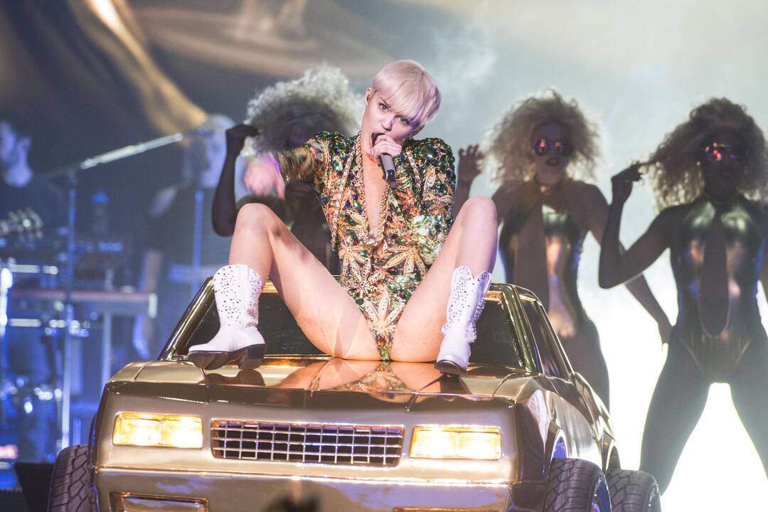 Miley Cyrus gastroles užplūdo skundų lavina