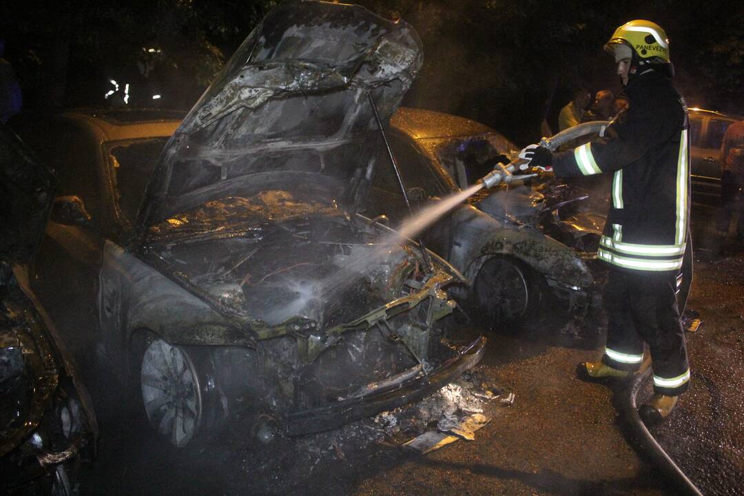 Panevėžyje padegtas apynaujis automobilis