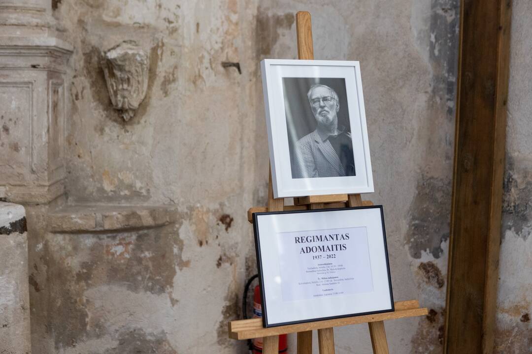 Atsisveikinimas su R. Adomaičiu