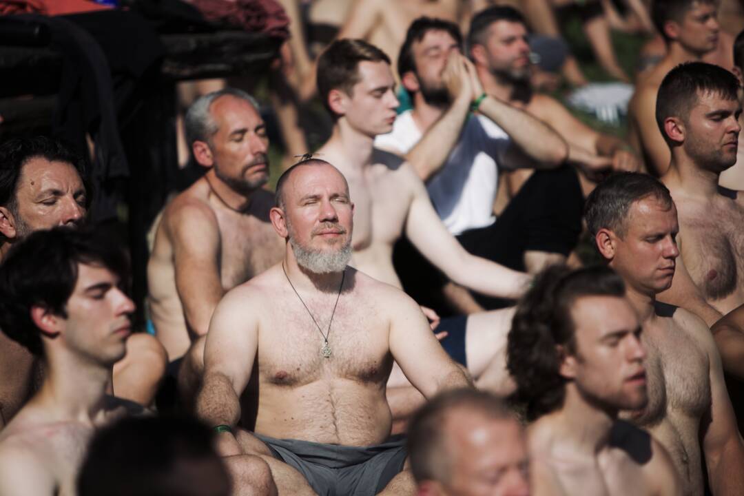 Kolektyviai: A.Grižas teigia, kad sambūryje „Gentys“ nėra lyderio – atsakomybę tenka prisiimti visiems. Tai skatina vyrų aktyvumą, pilietiškumą, iniciatyvumą.