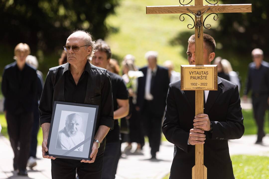 V. Paukštės laidotuvės