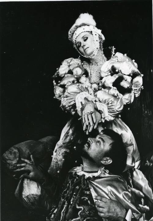 Scena iš spektaklio „Barbora Radvilaitė“, 1972 m