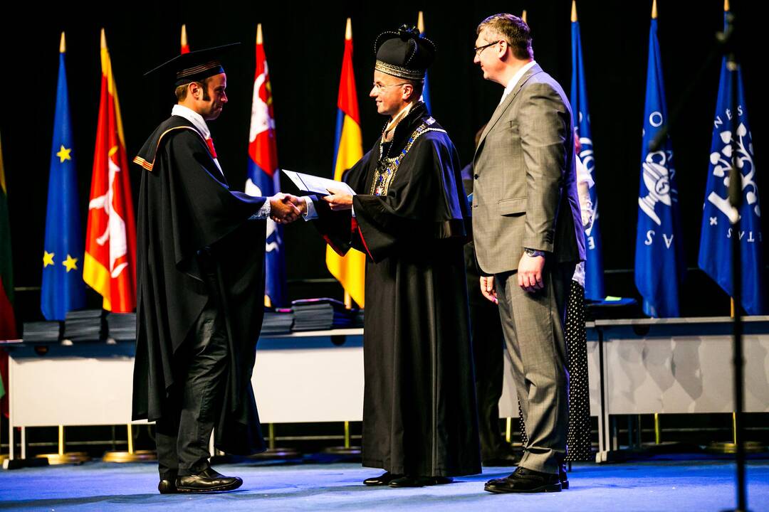 LSMU diplomų įteikimas