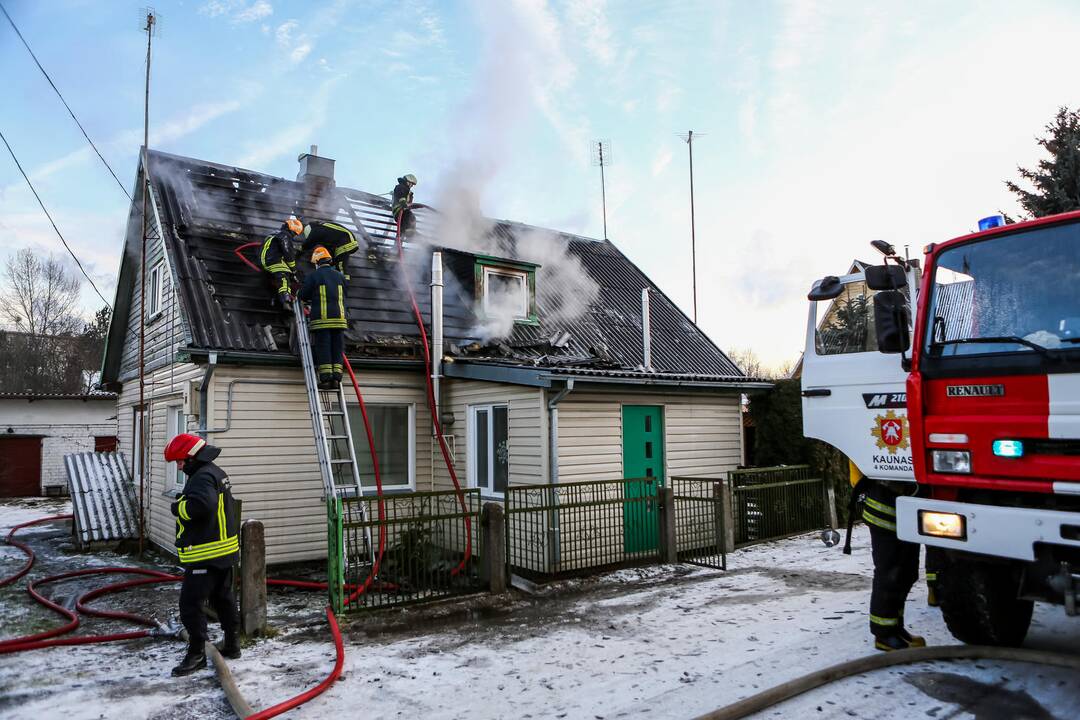 Vilijampolėje degė gyvenamasis namas