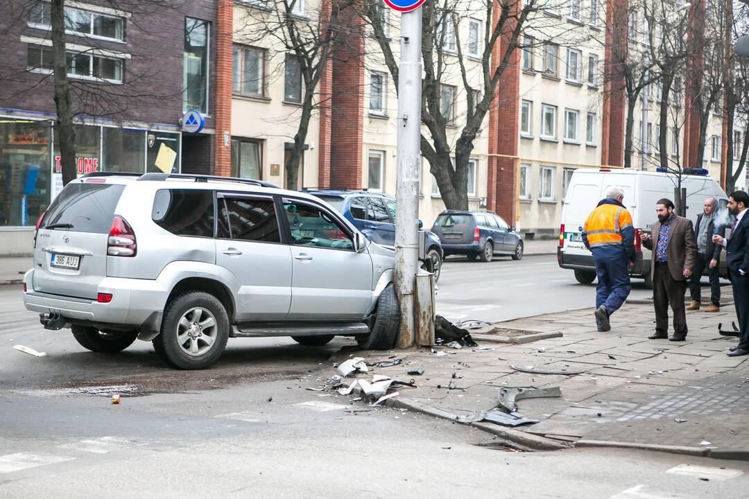 Avarija Kęstučio ir Maironio gatvių sankryžoje
