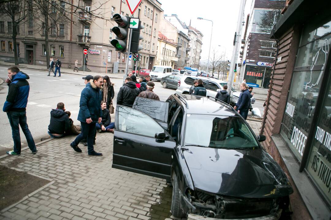Avarija Kęstučio ir Maironio gatvių sankryžoje