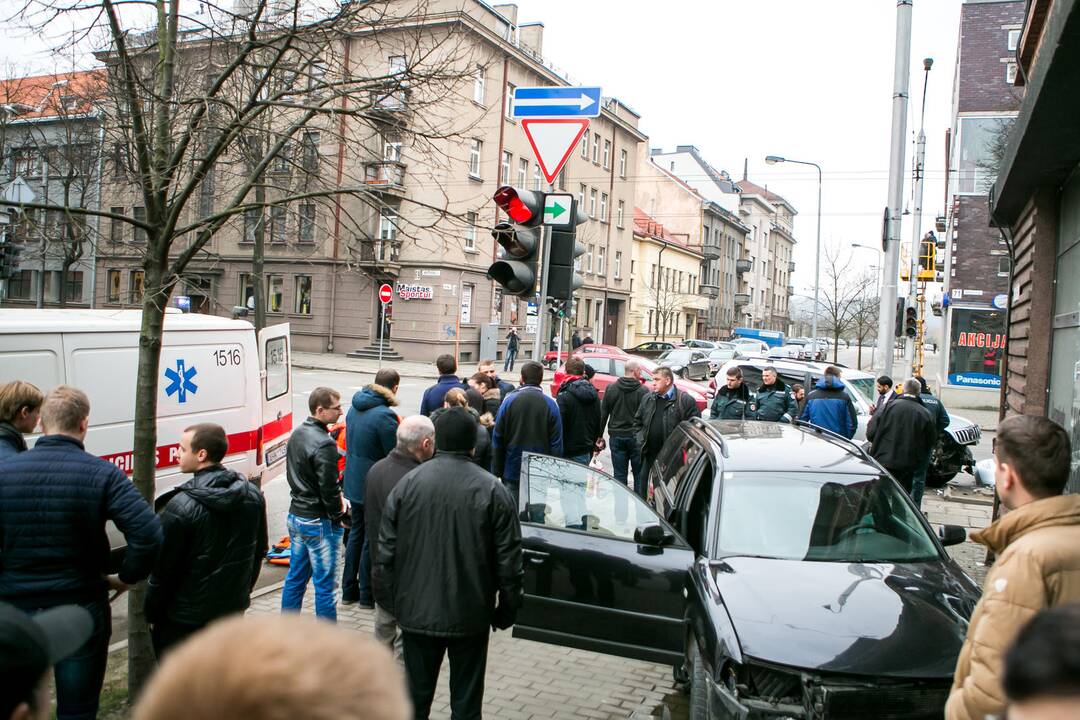 Avarija Kęstučio ir Maironio gatvių sankryžoje