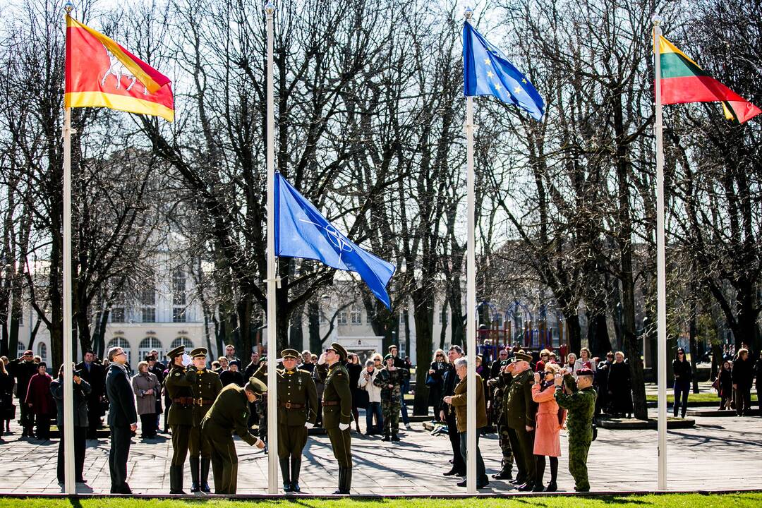 NATO vėliavos pakėlimo ceremonija Kaune