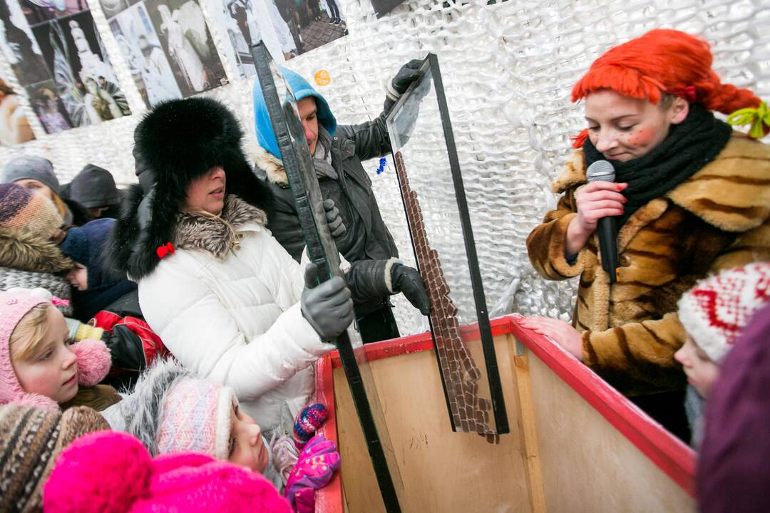 Kauniečiai atsisveikino su Kalėdų eglute