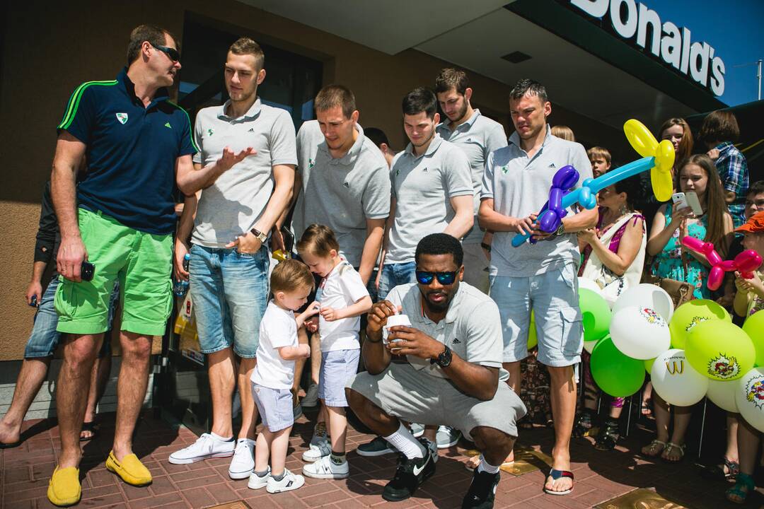 „McDonald‘s“ šlovės alėjoje atsirado M. Pociaus delno įspaudas