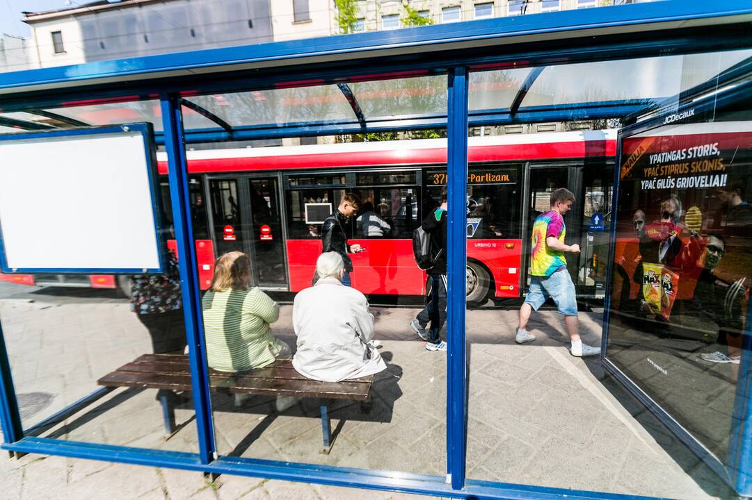 Viešojo transporto stotelėse – draudimas rūkyti