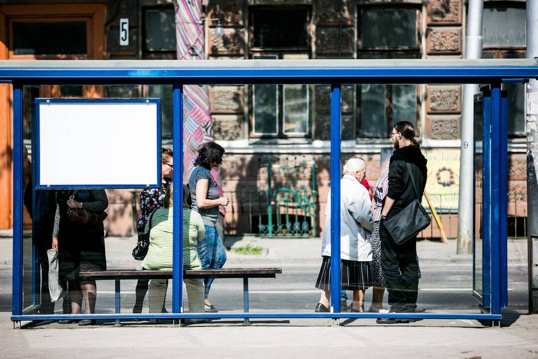 Viešojo transporto stotelėse – draudimas rūkyti