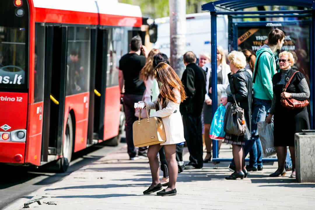 Viešojo transporto stotelėse – draudimas rūkyti