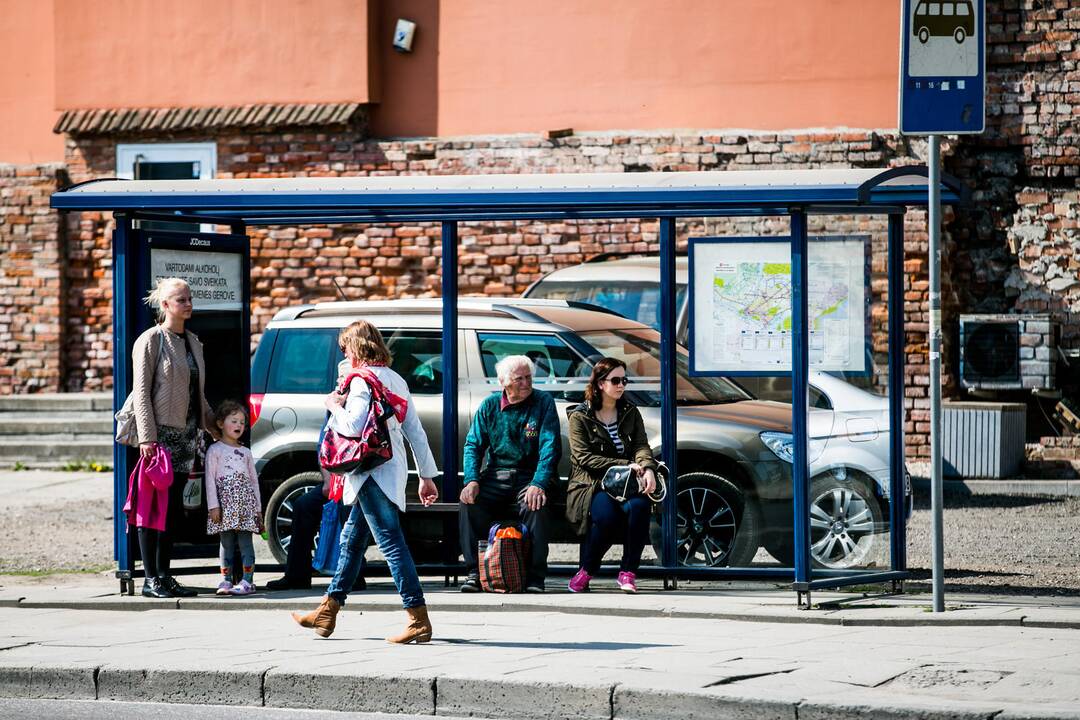 Viešojo transporto stotelėse – draudimas rūkyti