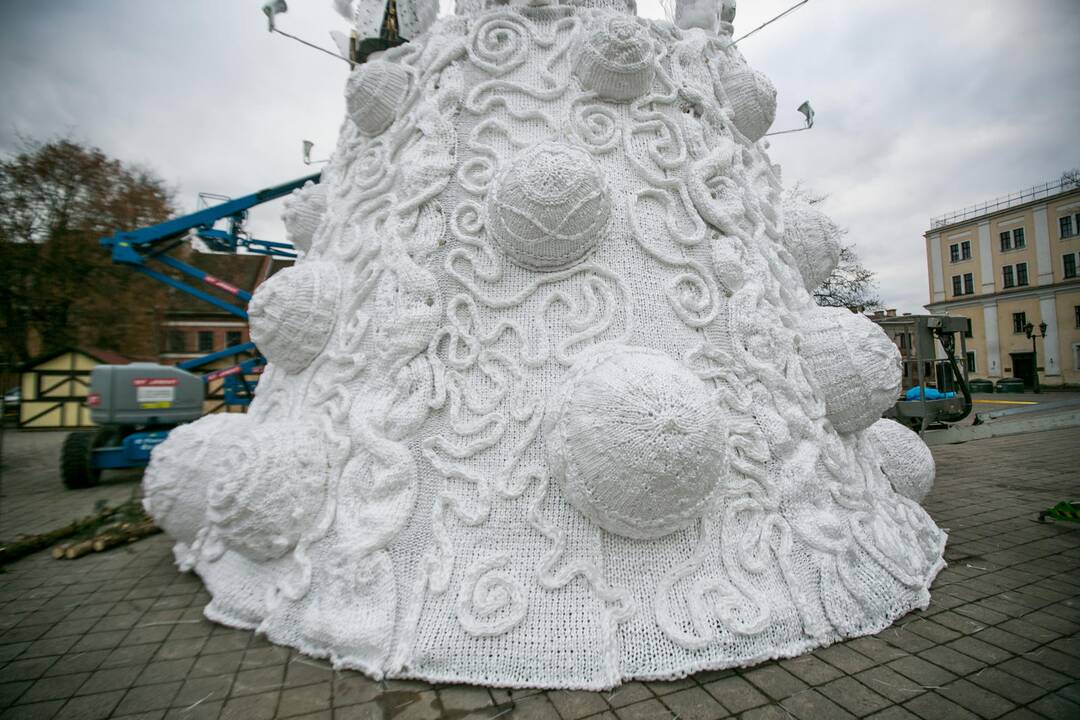 Kauno eglė papuošta angelais