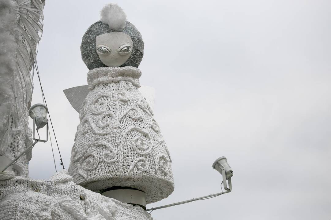 Kauno eglė papuošta angelais