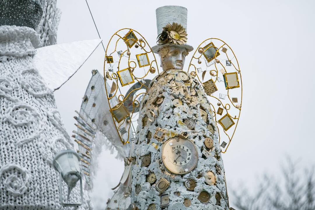 Kauno eglė papuošta angelais