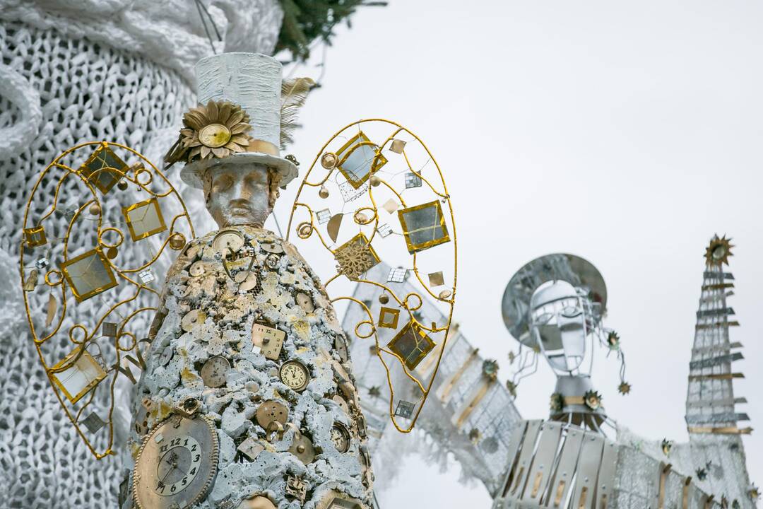 Kauno eglė papuošta angelais