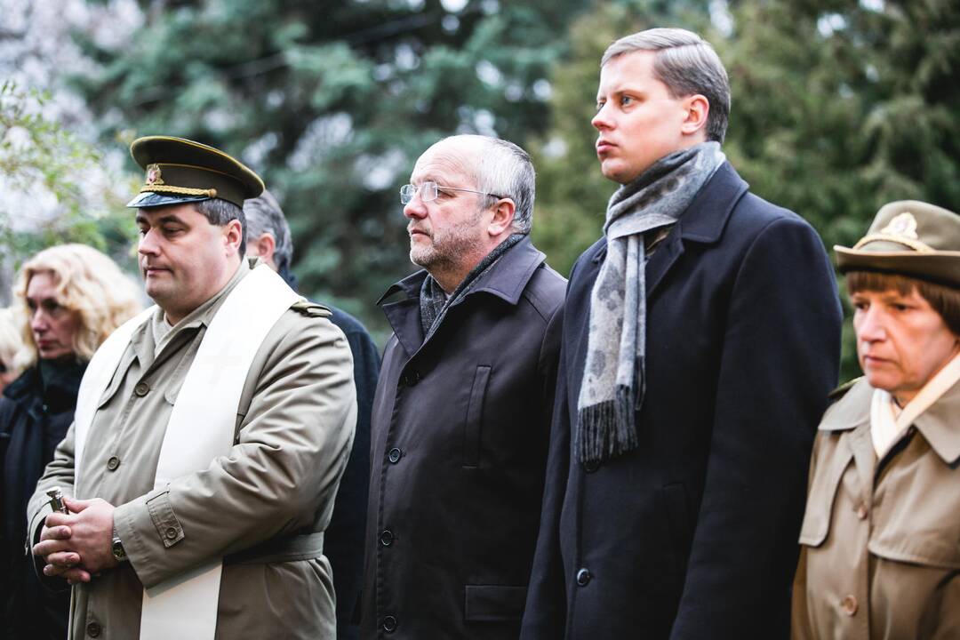Atidengta memorialinė lenta Juozui Papečkiui