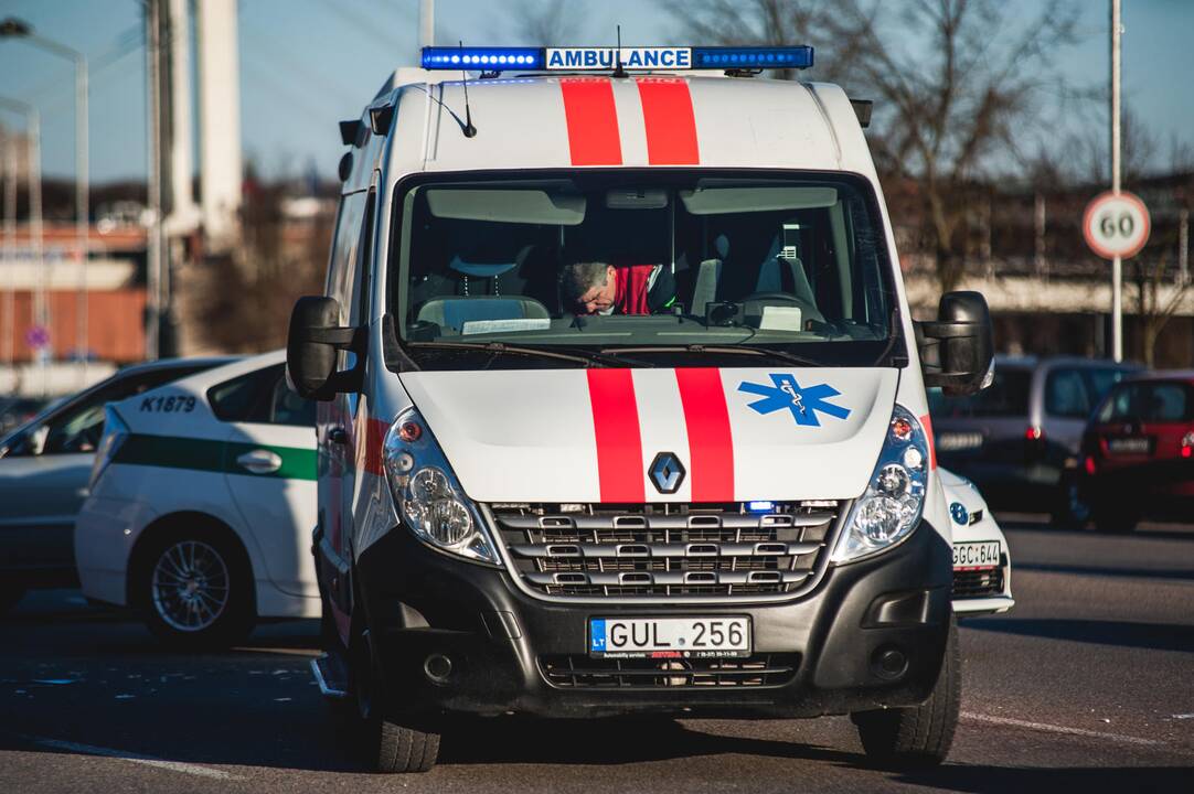 Motorolerio ir „Volkswagen“ avarija Kaune