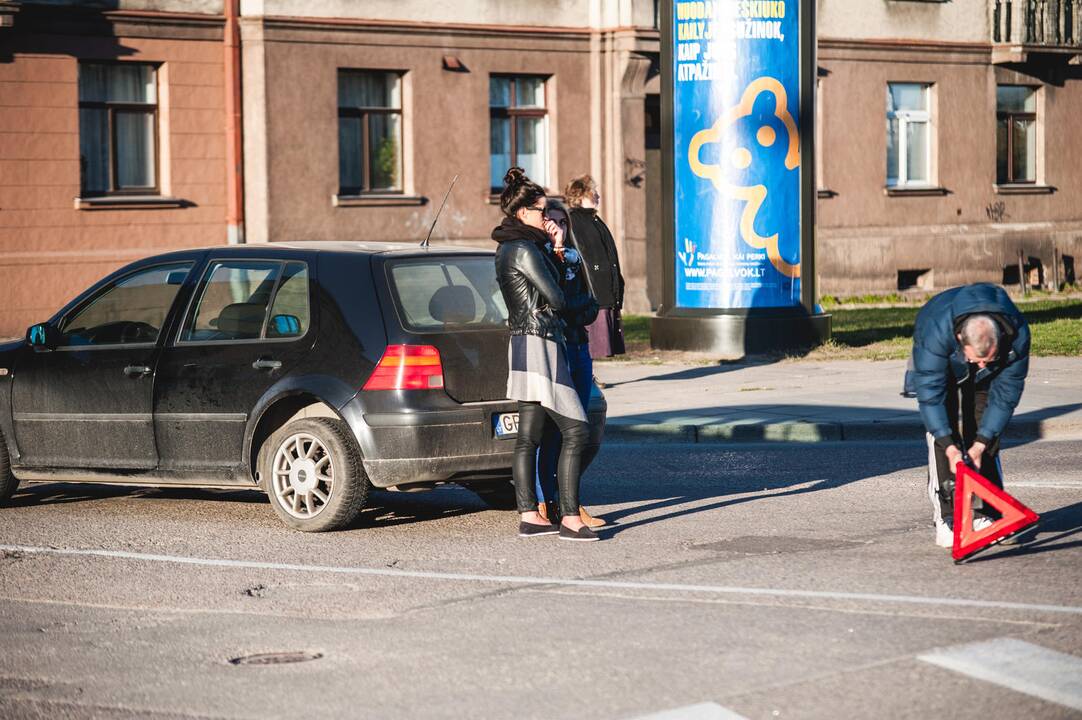 Motorolerio ir „Volkswagen“ avarija Kaune
