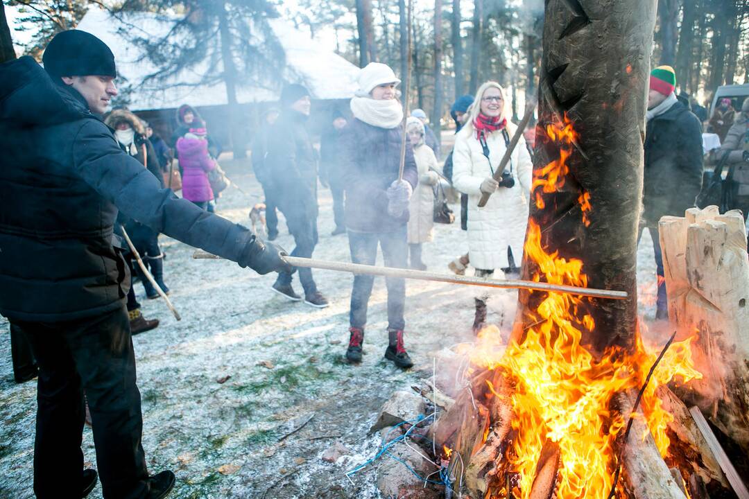 Kalėdinio blukio deginimas Rumšiškėse