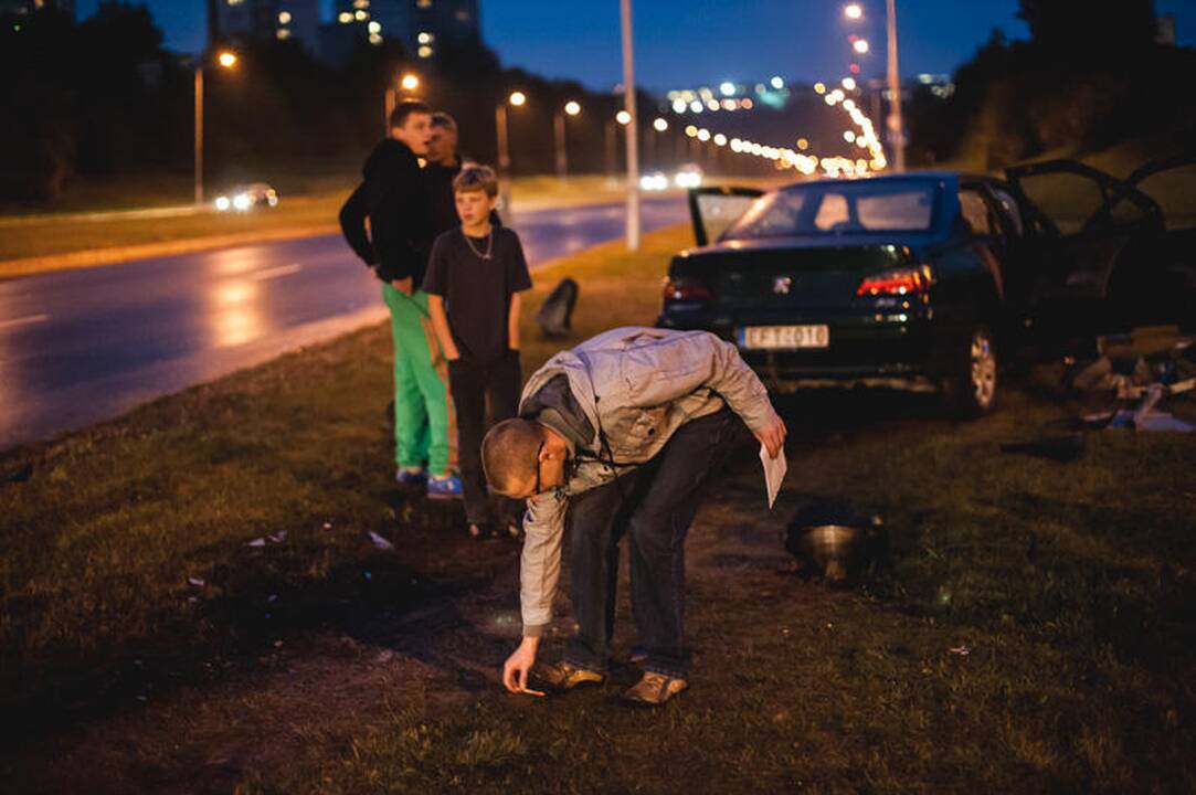 Šilainiuose per avariją nuverstas šviesoforas