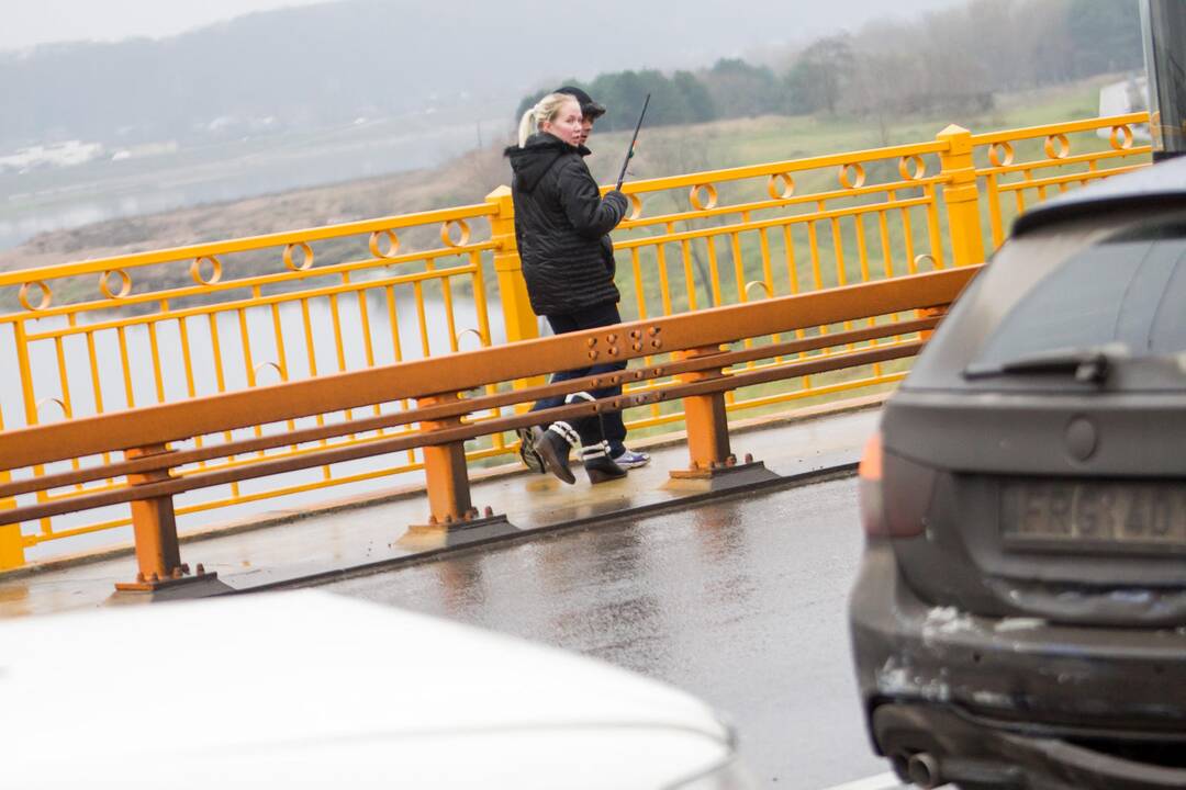 Ant P. Vileišio tilto susidūrė trys automobiliai, sužeista vairuotoja