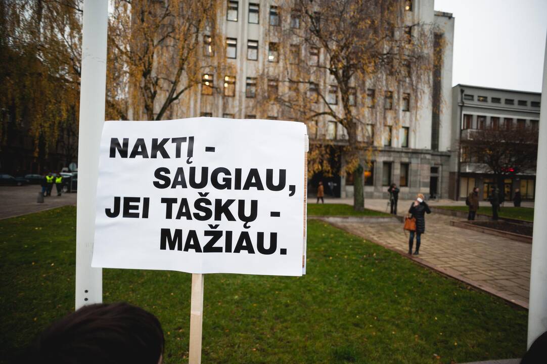Jaunimo protestas prieš naktinius alkoholio prekybos taškus
