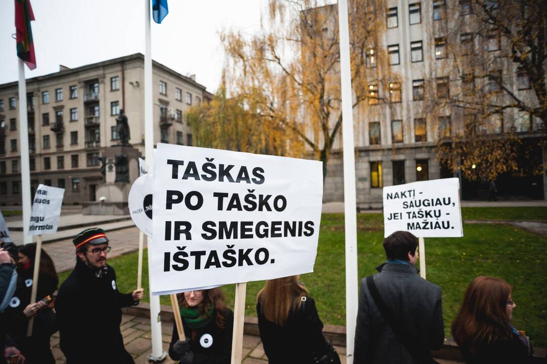 Jaunimo protestas prieš naktinius alkoholio prekybos taškus